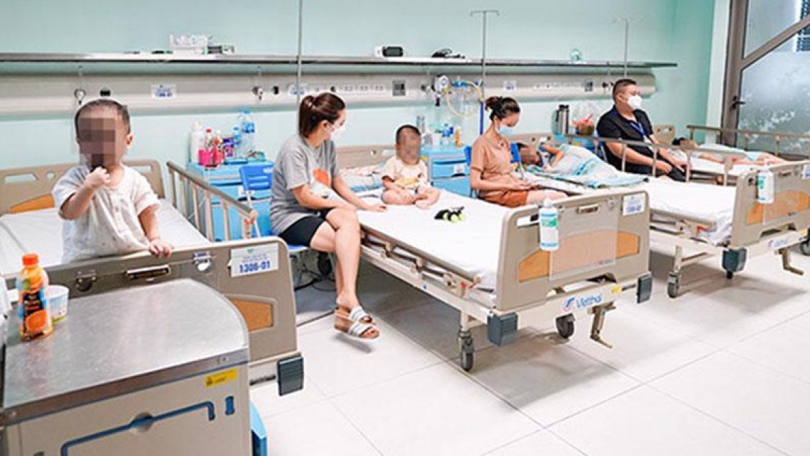 Hanoi hospitals cope with multiple disease outbreaks